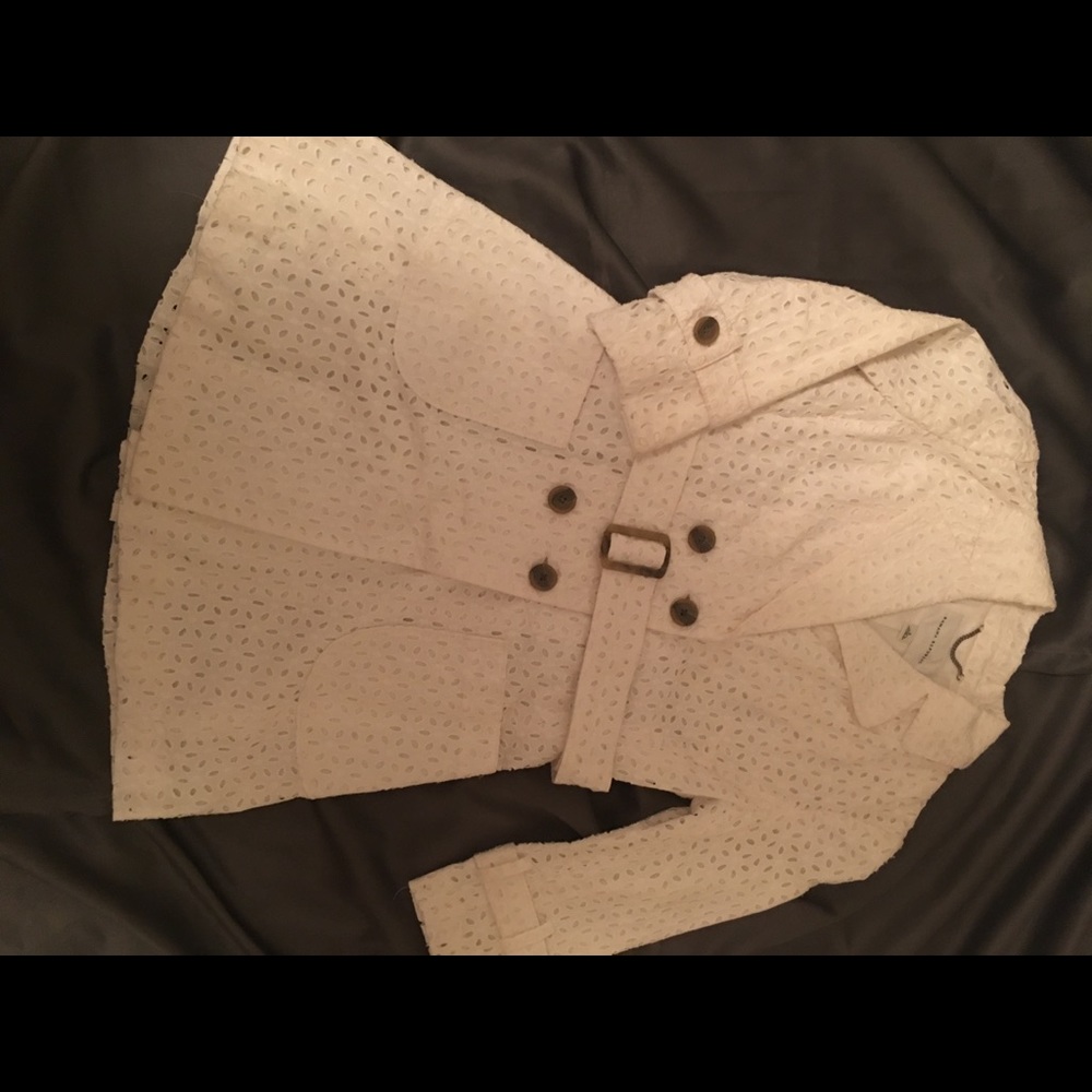 Eyelet belted jacket